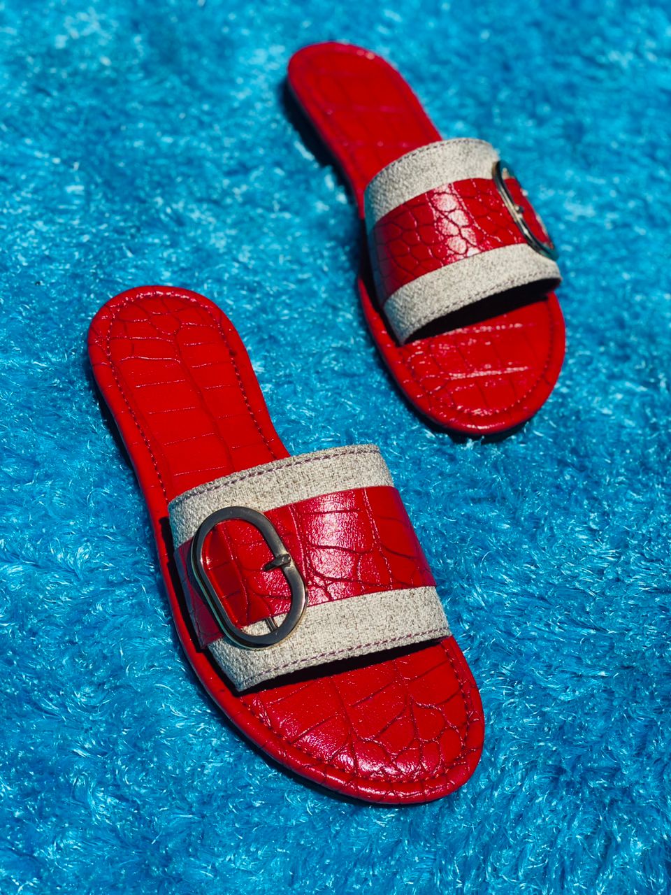 FEMALE RED BLOOD COVEREE